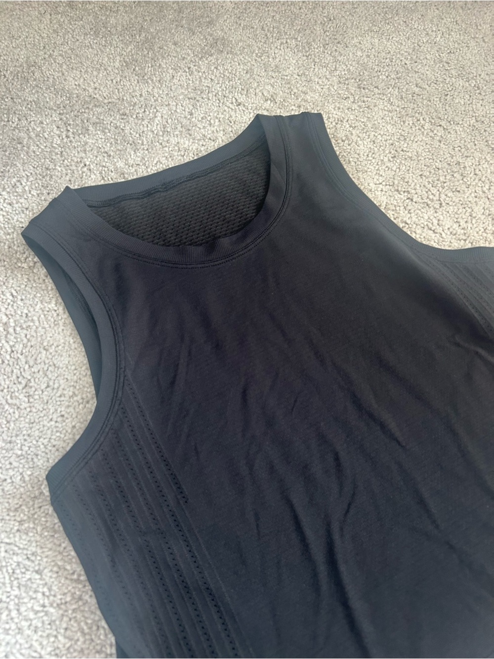 Lululemon Black Train to Be Cropped Tank size 6 - Picture 4 of 8
